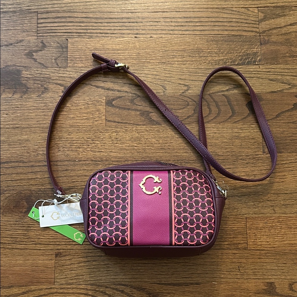 C. Wonder Caiden Camera Crossbody Bag Cabernet Horseshoe Pattern BNWT